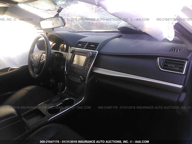 4T1BF1FK8GU162687 - 2016 TOYOTA CAMRY LE/XLE/SE/XSE Weiß Foto 5