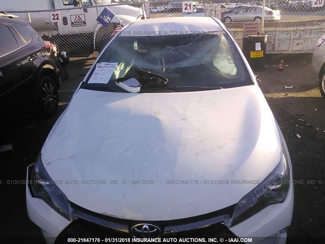 4T1BF1FK8GU162687 - 2016 TOYOTA CAMRY LE/XLE/SE/XSE Weiß Foto 6