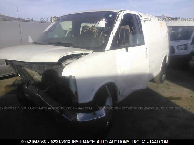 1GCFG15X091133317 - 2009 CHEVROLET EXPRESS G1500  WHITE photo 2