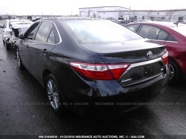 4T1BF1FK5GU158225 - 2016 TOYOTA CAMRY LE/XLE/SE/XSE BLACK photo 3