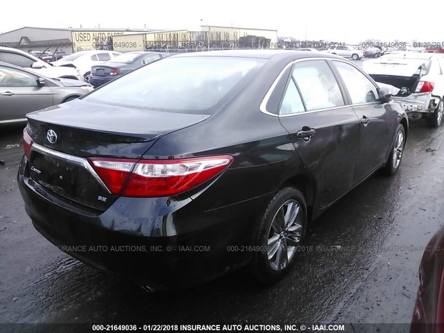 4T1BF1FK5GU158225 - 2016 TOYOTA CAMRY LE/XLE/SE/XSE BLACK photo 4