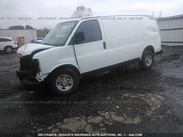 1GCWGFBAXD1118720 - 2013 CHEVROLET EXPRESS G2500  WHITE photo 2