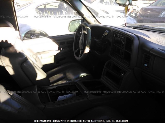 2GCEK13TX41364190 - 2004 CHEVROLET SILVERADO K1500 BLACK photo 5