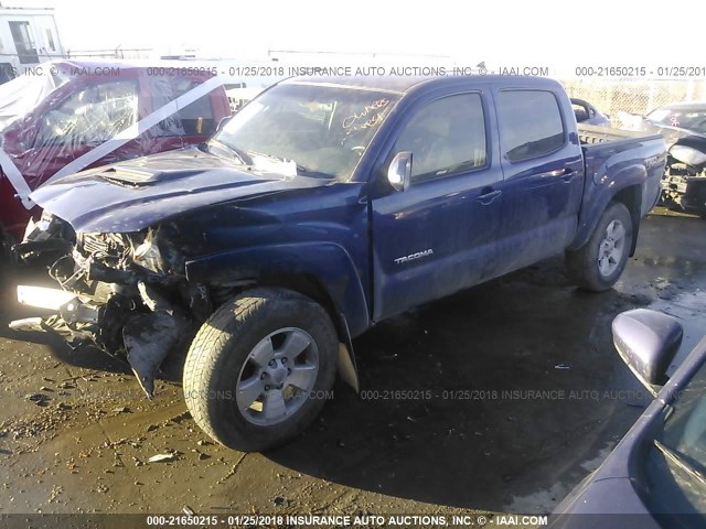 3TMLU4EN4FM198911 - 2015 TOYOTA TACOMA DOUBLE CAB/TRD RPO BLUE photo 2