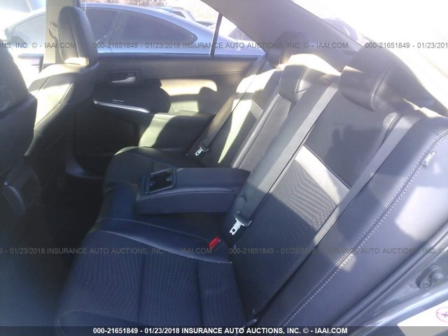 4T1BF1FKXCU610390 - 2012 TOYOTA CAMRY SE/LE/XLE ნაცრისფერი ფოტო 8