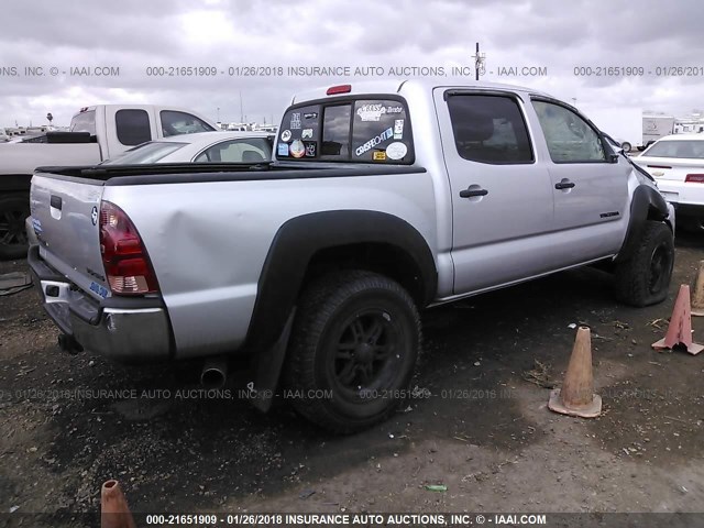 3TMLU42N28M013830 - 2008 TOYOTA TACOMA DOUBLE CAB SILVER photo 4