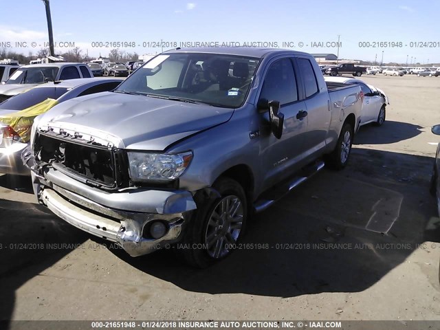 5TFRY5F16DX138622 - 2013 TOYOTA TUNDRA DOUBLE CAB SR5 SILVER photo 2