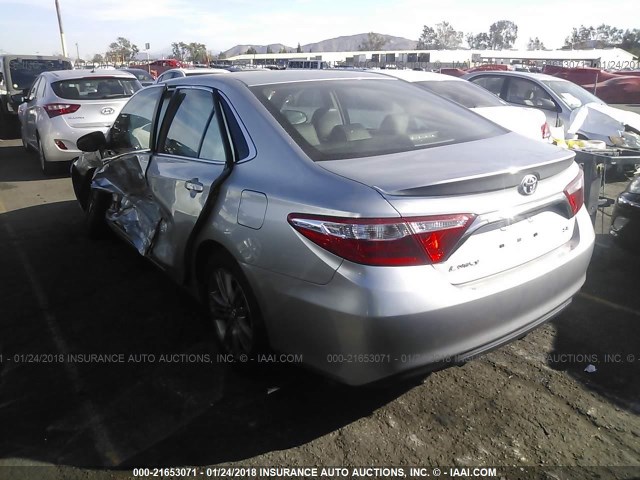 4T1BF1FK5FU887601 - 2015 TOYOTA CAMRY LE/XLE/SE/XSE SILVER photo 3