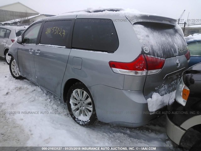 5TDJK3DC5BS017140 - 2011 TOYOTA SIENNA LE SILVER photo 3