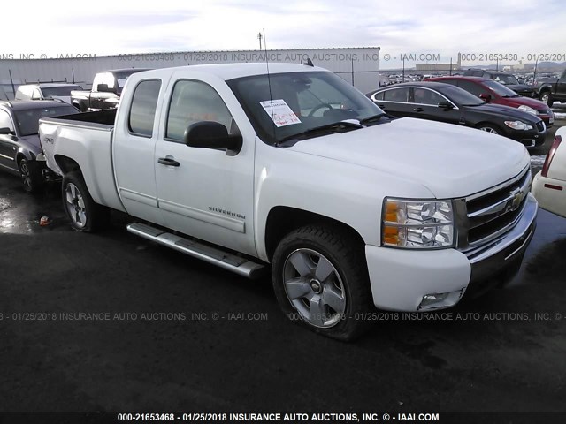 1GCSKSE38AZ165664 - 2010 CHEVROLET SILVERADO K1500 LT WHITE photo 1