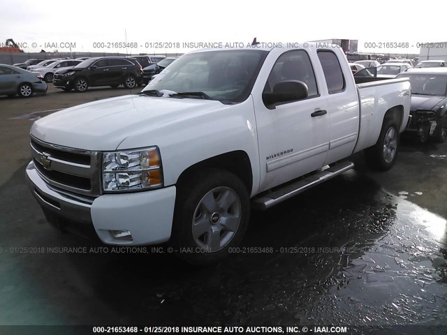 1GCSKSE38AZ165664 - 2010 CHEVROLET SILVERADO K1500 LT WHITE photo 2