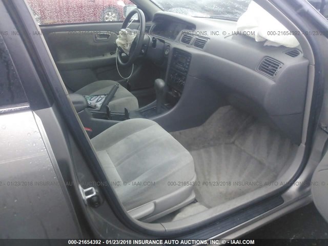 JT2BG22K5X0356848 - 1999 TOYOTA CAMRY LE/XLE GRAY photo 5