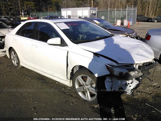 4T1BF1FK7CU546776 - 2012 TOYOTA CAMRY SE/LE/XLE WHITE photo 1