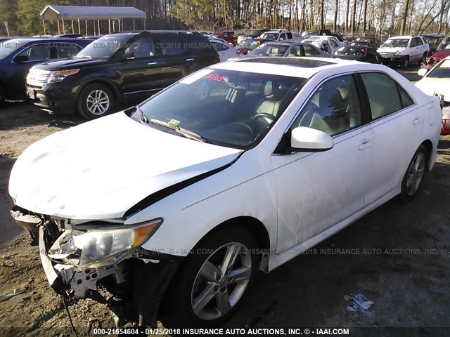 4T1BF1FK7CU546776 - 2012 TOYOTA CAMRY SE/LE/XLE WHITE photo 2