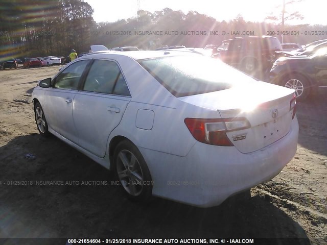4T1BF1FK7CU546776 - 2012 TOYOTA CAMRY SE/LE/XLE WHITE photo 3