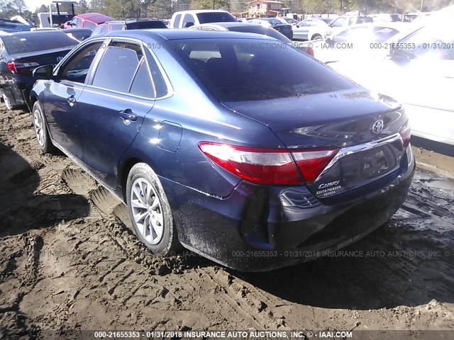 4T1BF1FKXFU950692 - 2015 TOYOTA CAMRY LE/XLE/SE/XSE მუქი ლურჯი ფოტო 3