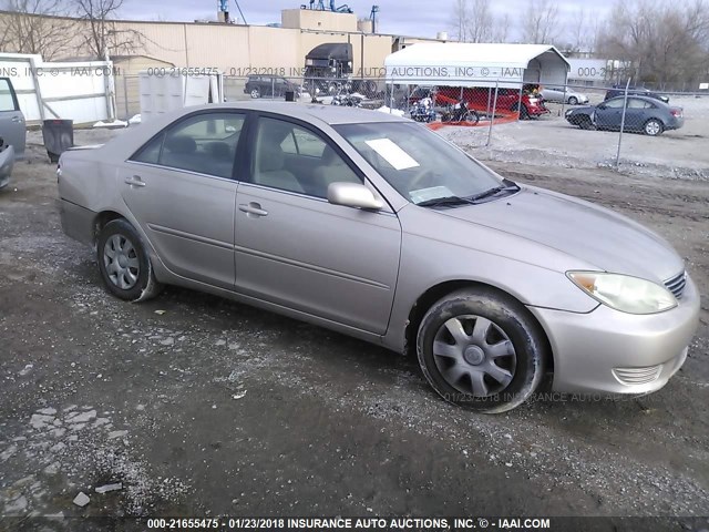 4T1BE32KX5U045369 - 2005 TOYOTA CAMRY LE/XLE/SE ბეჟი ფოტო 1