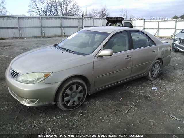 4T1BE32KX5U045369 - 2005 TOYOTA CAMRY LE/XLE/SE ბეჟი ფოტო 2