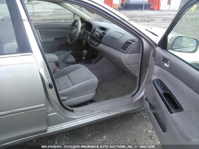 4T1BE32KX5U045369 - 2005 TOYOTA CAMRY LE/XLE/SE ბეჟი ფოტო 5
