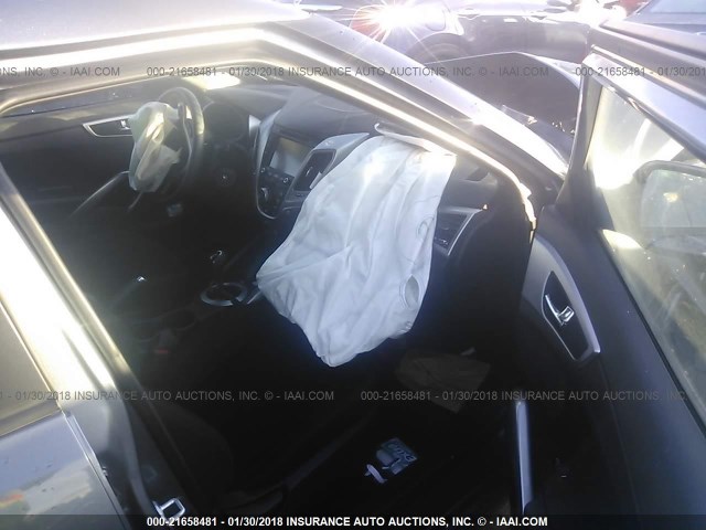 KMHTC6AD8GU274098 - 2016 HYUNDAI VELOSTER GRAY photo 5