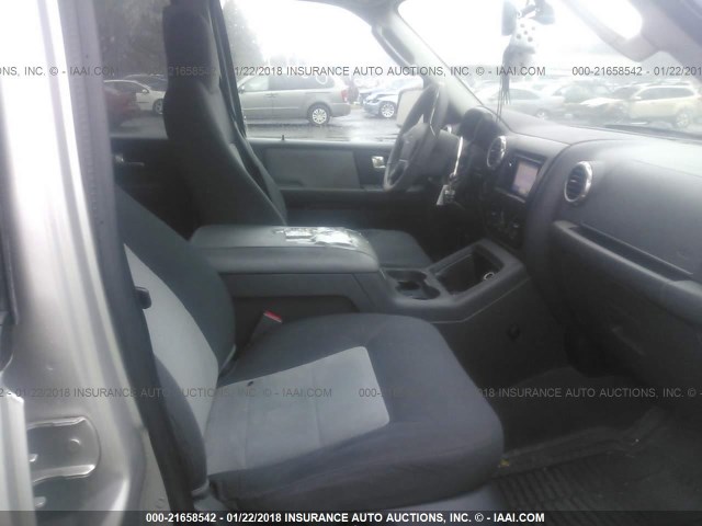 1FMPU16L43LC26020 - 2003 FORD EXPEDITION XLT Silber Foto 5
