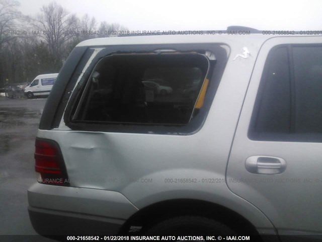 1FMPU16L43LC26020 - 2003 FORD EXPEDITION XLT SILVER photo 6
