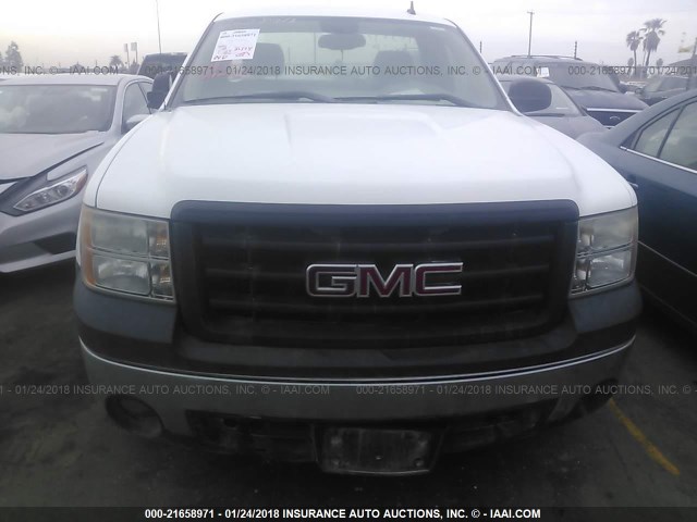 1GTEC14X98Z300847 - 2008 GMC SIERRA C1500 WHITE photo 6