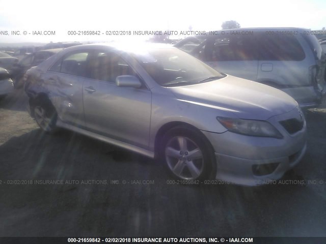 4T1BF3EK5BU603813 - 2011 TOYOTA CAMRY SE/LE/XLE SILVER photo 1