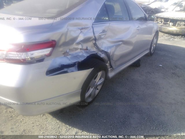 4T1BF3EK5BU603813 - 2011 TOYOTA CAMRY SE/LE/XLE SILVER photo 6