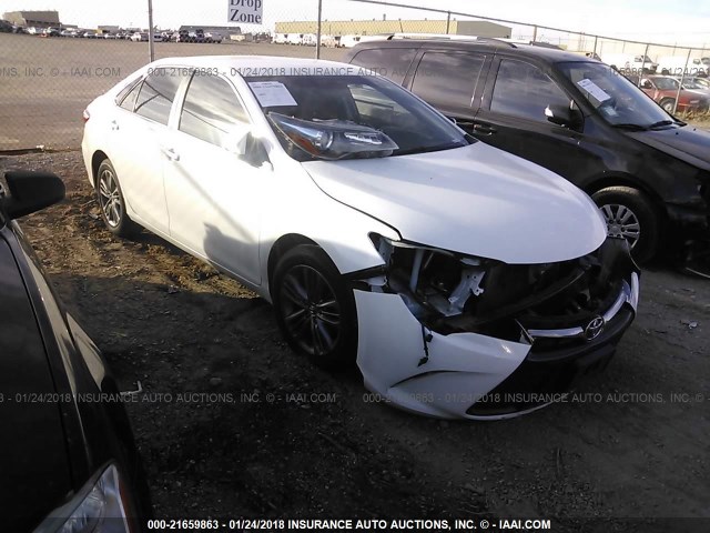 4T1BF1FK6FU066376 - 2015 TOYOTA CAMRY LE/XLE/SE/XSE Weiß Foto 1