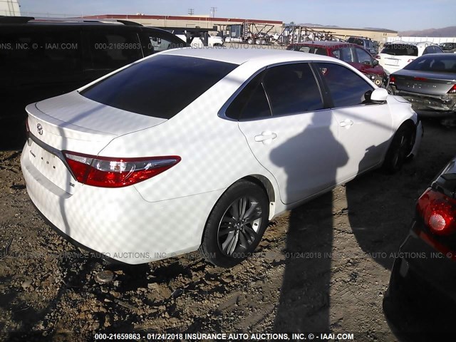 4T1BF1FK6FU066376 - 2015 TOYOTA CAMRY LE/XLE/SE/XSE Weiß Foto 4