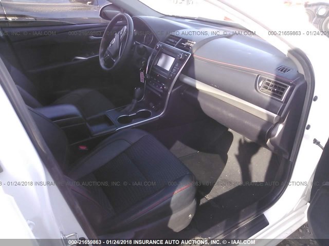 4T1BF1FK6FU066376 - 2015 TOYOTA CAMRY LE/XLE/SE/XSE Weiß Foto 5