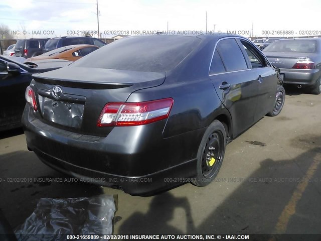 4T1BF3EK6BU195046 - 2011 TOYOTA CAMRY SE/LE/XLE GRAY photo 4