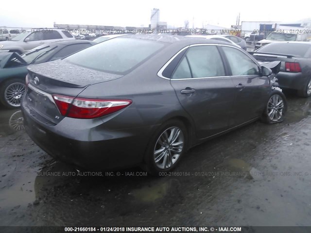 4T1BF1FK7FU097250 - 2015 TOYOTA CAMRY LE/XLE/SE/XSE GRAY photo 4