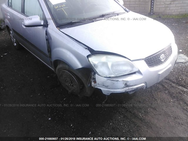 KNADE223696482129 - 2009 KIA RIO LX/SX SILVER photo 6