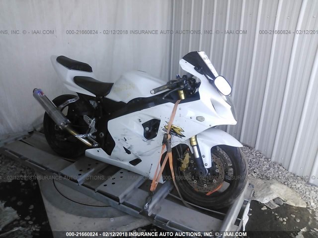 JS1GN7CA752109588 - 2005 SUZUKI GSX-R600 K WHITE photo 1