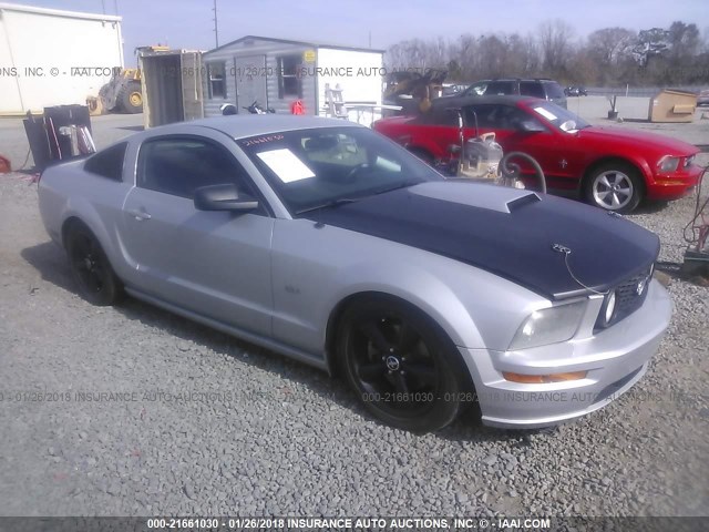 1ZVHT82H255205502 - 2005 FORD MUSTANG GT SILVER photo 1