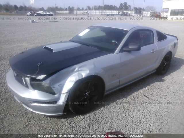 1ZVHT82H255205502 - 2005 FORD MUSTANG GT SILVER photo 2