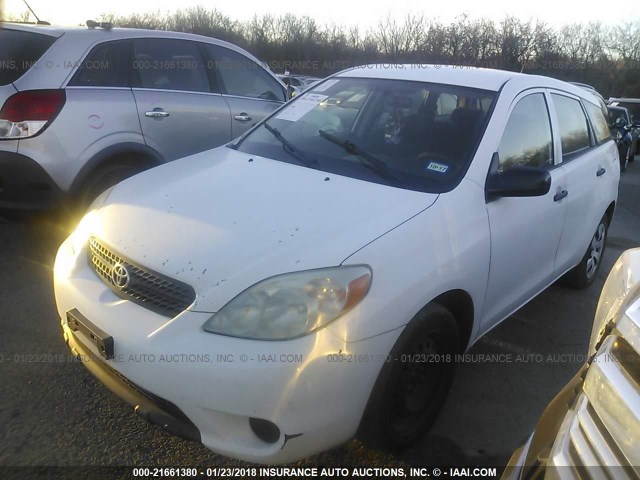 2T1KR32EX5C339497 - 2005 TOYOTA COROLLA MATRIX XR WHITE photo 2