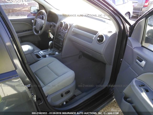 1FMDK02157GA12143 - 2007 FORD FREESTYLE SEL GRAY photo 5