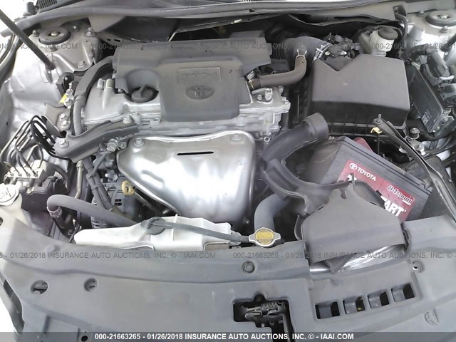 4T4BF1FK6FR514914 - 2015 TOYOTA CAMRY LE/XLE/SE/XSE ვერცხლისფერი ფოტო 10