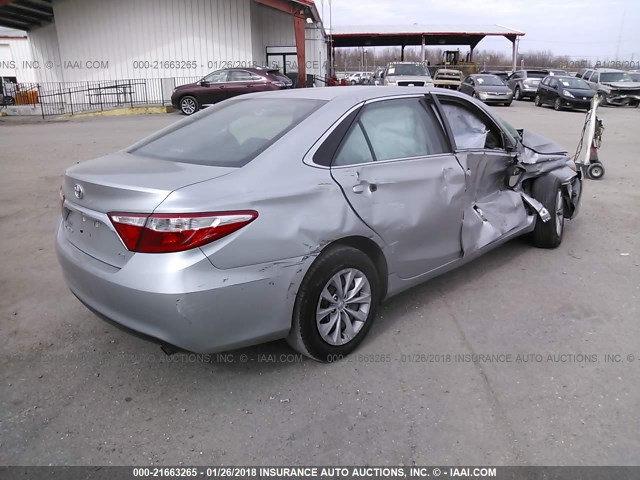 4T4BF1FK6FR514914 - 2015 TOYOTA CAMRY LE/XLE/SE/XSE SILVER photo 4