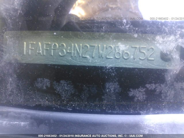 1FAFP34N27W286752 - 2007 FORD FOCUS ZX4/S/SE/SES 锡色 照片 9