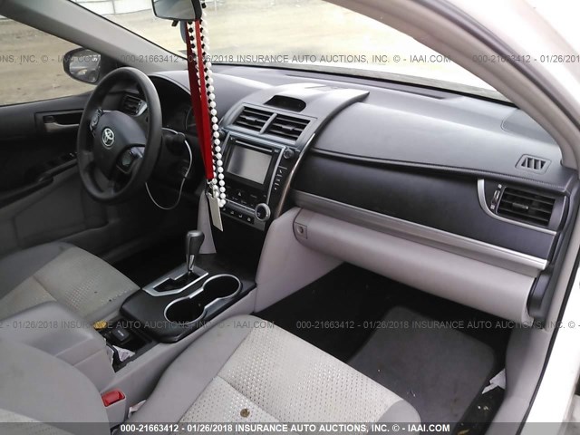 4T1BF1FK9CU132012 - 2012 TOYOTA CAMRY SE/LE/XLE WHITE photo 5