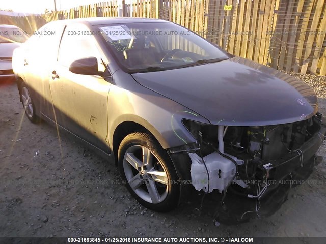 4T1BF1FK9EU388024 - 2014 TOYOTA CAMRY L/SE/LE/XLE 灰色 照片 1