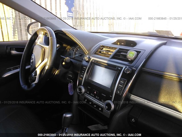 4T1BF1FK9EU388024 - 2014 TOYOTA CAMRY L/SE/LE/XLE 灰色 照片 5