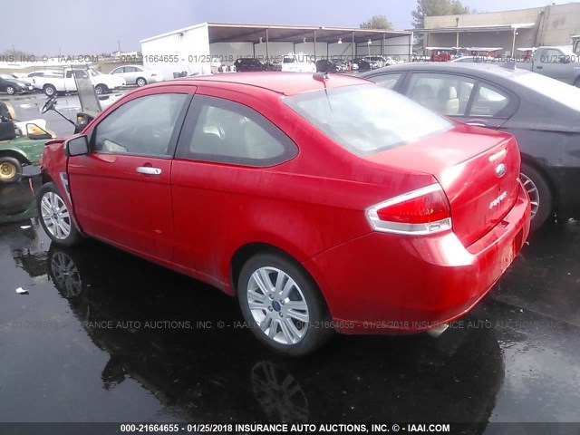 1FAHP33N48W208940 - 2008 FORD FOCUS SE/SEL/SES RED photo 3