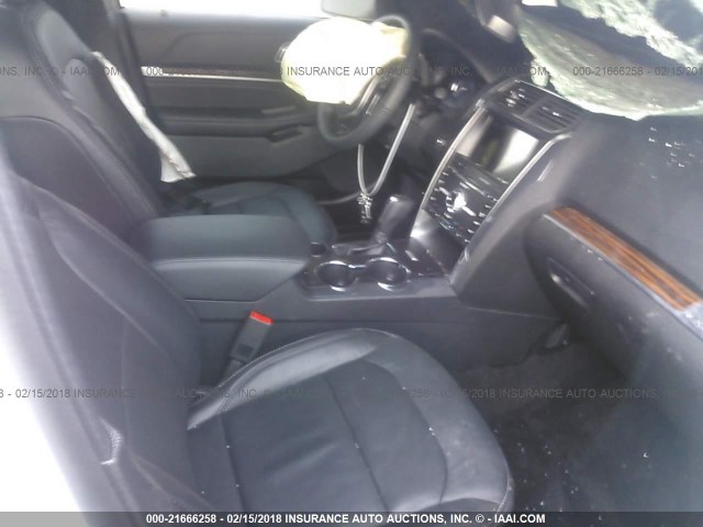 1FM5K7F87HGE23128 - 2017 FORD EXPLORER LIMITED თეთრი ფოტო 5