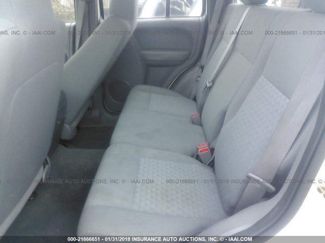 1J4GL48K45W532675 - 2005 JEEP LIBERTY SPORT 白色 照片 8