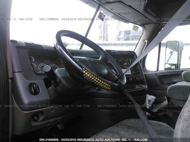 1FUJGLDR6BSAV6506 - 2011 FREIGHTLINER CASCADIA 125  WHITE photo 5